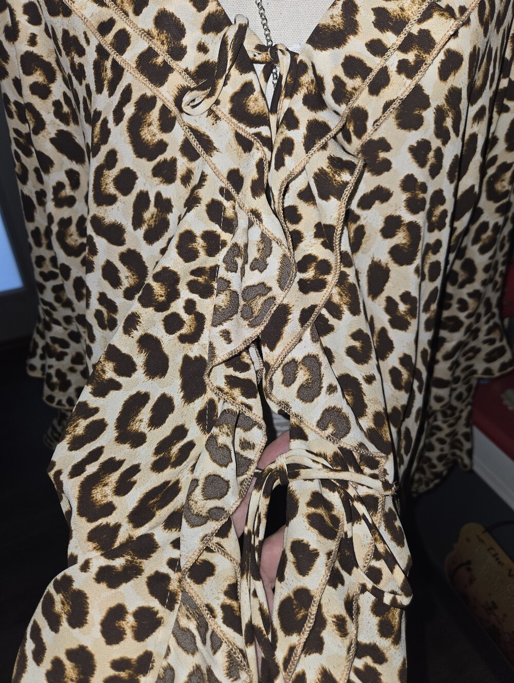 Torrid Sexy Tie Front Blouse. Leopard Print. Long Sleeve. Size 0. Worn Twice! - Picture 11 of 12